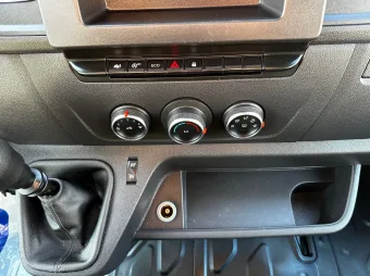 Renault Master skrzynia plandeka 9 palet 165KM 541688 - wyposazenie
