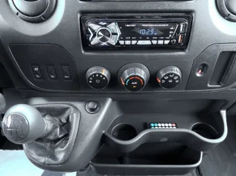 Renault Master skrzynia plandeka 8 palet 170KM 893694 - wyposazenie