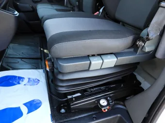 Renault Master skrzynia plandeka 9 palet 165KM 941311 - wyposazenie