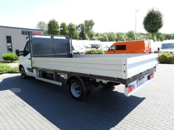 Renault Master skrzynia 8 palet 165KM 821393 - tyl