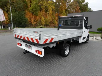 Renault Master skrzynia 130KM 382784 - tyl zabudowy