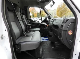 Renault Master skrzynia 130KM 382784 - wnetrze
