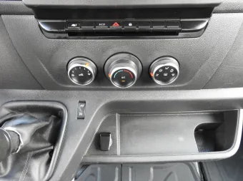 Renault Master wywrotka 130KM 914253 - wnetrze