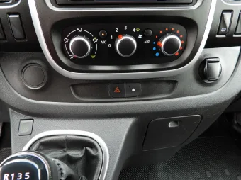Renault Trafic furgon chłodnia 120KM 895067 - detal