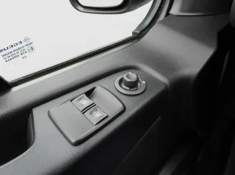 Renault Trafic furgon chłodnia 120KM 904331 - detal