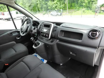 Renault Trafic furgon chłodnia 120KM 895067 - drzwi