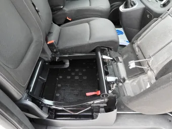 Renault Trafic furgon chłodnia 120KM 895067 - fotel kierowcy
