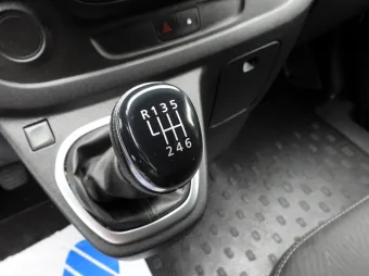 Renault Trafic furgon chłodnia 120KM 904331 - fotel kierowcy