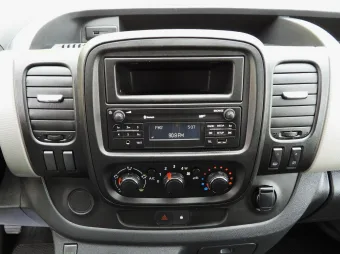 Renault Trafic furgon chłodnia 165KM 449239 - fotele