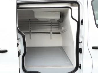 Renault Trafic furgon chłodnia 120KM 904331 - kokpit
