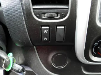 Renault Trafic furgon chłodnia 120KM 895067 - konsola