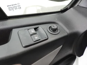 Renault Trafic furgon chłodnia 165KM 449239 - radio