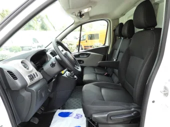Renault Trafic furgon chłodnia 165KM 449239 - siedzenia