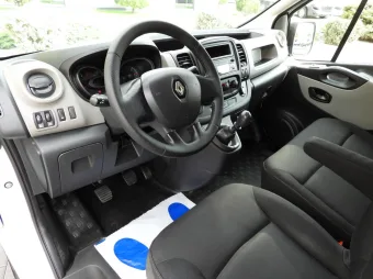 Renault Trafic furgon chłodnia 165KM 449239 - srodek