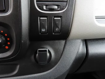 Renault Trafic furgon chłodnia 165KM 449239 - wnetrze