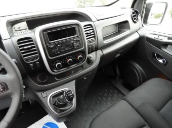 Renault Trafic furgon chłodnia 120KM 895067 - wnetrze