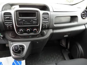 Renault Trafic furgon chłodnia 120KM 895067 - wnetrze