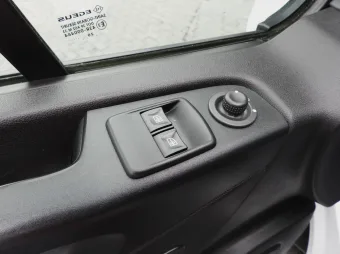 Renault Trafic furgon chłodnia 120KM 904331 - wnetrze