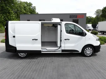 Renault Trafic furgon chłodnia 120KM 895067 - zaladunek