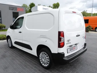 Toyota Proace City furgon chłodnia 100KM 975800 - bok tyl