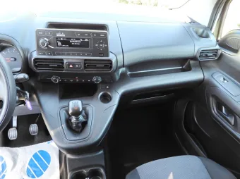 Toyota Proace City furgon chłodnia 100KM 983946 - konsola