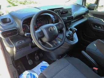 Toyota Proace City furgon chłodnia 100KM 983948 - srodek