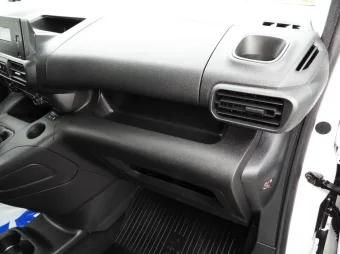 Toyota Proace City furgon chłodnia 100KM 972433 - schowki