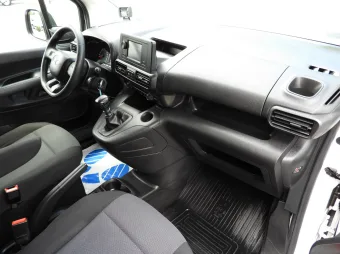 Toyota Proace City furgon chłodnia 100KM 975800 - schowki