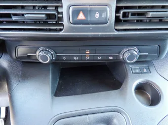 Toyota Proace City furgon chłodnia 100KM 983946 - schowki