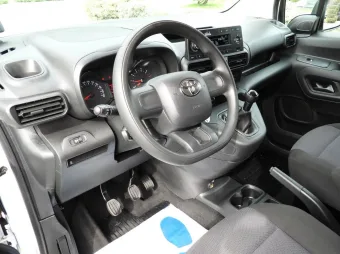 Toyota Proace City furgon chłodnia 100KM 972433 - srodek