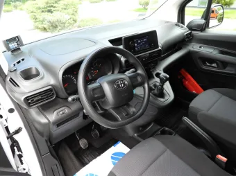 Toyota Proace City furgon chłodnia 100KM 975800 - srodek