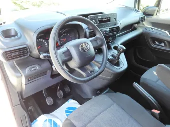 Toyota Proace City furgon chłodnia 100KM 983946 - srodek