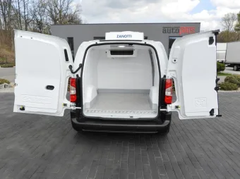 Toyota Proace City furgon chłodnia 100KM 972410 - tyl zabudowy