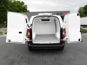 Toyota Proace City furgon chłodnia 100KM 975800 - tyl zabudowy