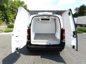 Toyota Proace City furgon chłodnia 100KM 983946 - tyl zabudowy