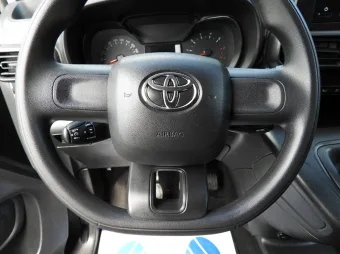Toyota Proace City furgon chłodnia 100KM 975800 - wnetrze