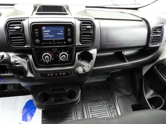 Toyota Proace Max skrzynia plandeka 10 palet 140KM A53689 - detal wnętrza