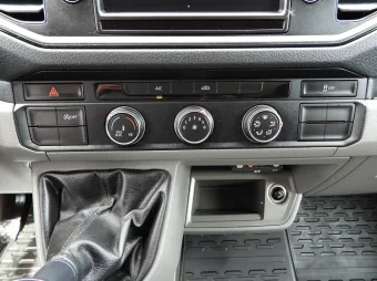 Volkswagen Crafter chłodnia / izoterma 8 palet 180KM 040927 - schowki