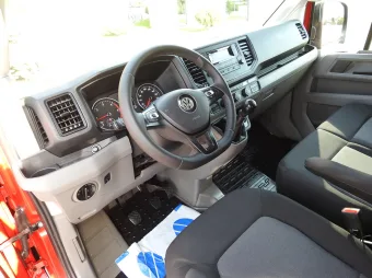 Volkswagen Crafter doka skrzynia 140KM 051607 - srodek