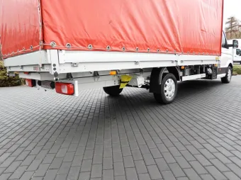 Volkswagen Crafter skrzynia plandeka 10 palet 180KM 042552 - kabina kierowcy