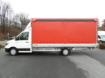 Volkswagen Crafter skrzynia plandeka 10 palet 180KM 042552 - tył środek zabudowy