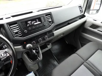 Volkswagen Crafter skrzynia plandeka 10 palet 180KM 042552 - widok wnętrza