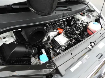 Volkswagen Crafter skrzynia plandeka 10 palet 180KM 042552 - wnętrze kabiny