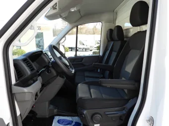 Volkswagen Crafter skrzynia plandeka 8 palet 180KM 051283 - detal