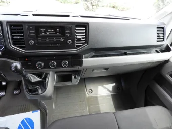 Volkswagen Crafter skrzynia plandeka 10 palet 180KM 040234 - fotel kierowcy