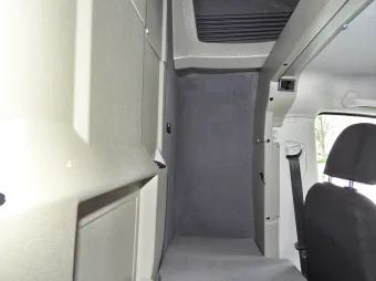 Volkswagen Crafter skrzynia plandeka 10 palet 180KM 045820 - fotel kierowcy