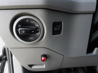 Volkswagen Crafter skrzynia plandeka 8 palet 180KM 051283 - kierownica