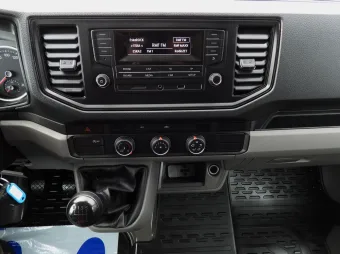 Volkswagen Crafter skrzynia plandeka 10 palet 180KM 048104 - konsola