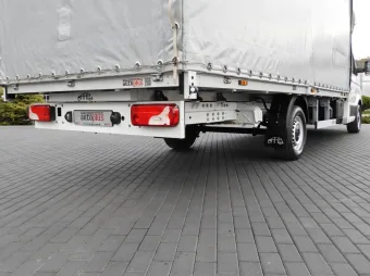 Volkswagen Crafter skrzynia plandeka 10 palet 180KM 045820 - siedzenia