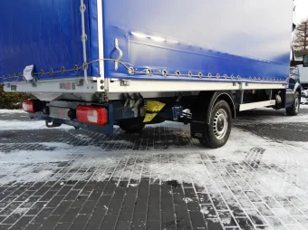 Volkswagen Crafter skrzynia plandeka 10 palet 180KM 048104 - siedzenia